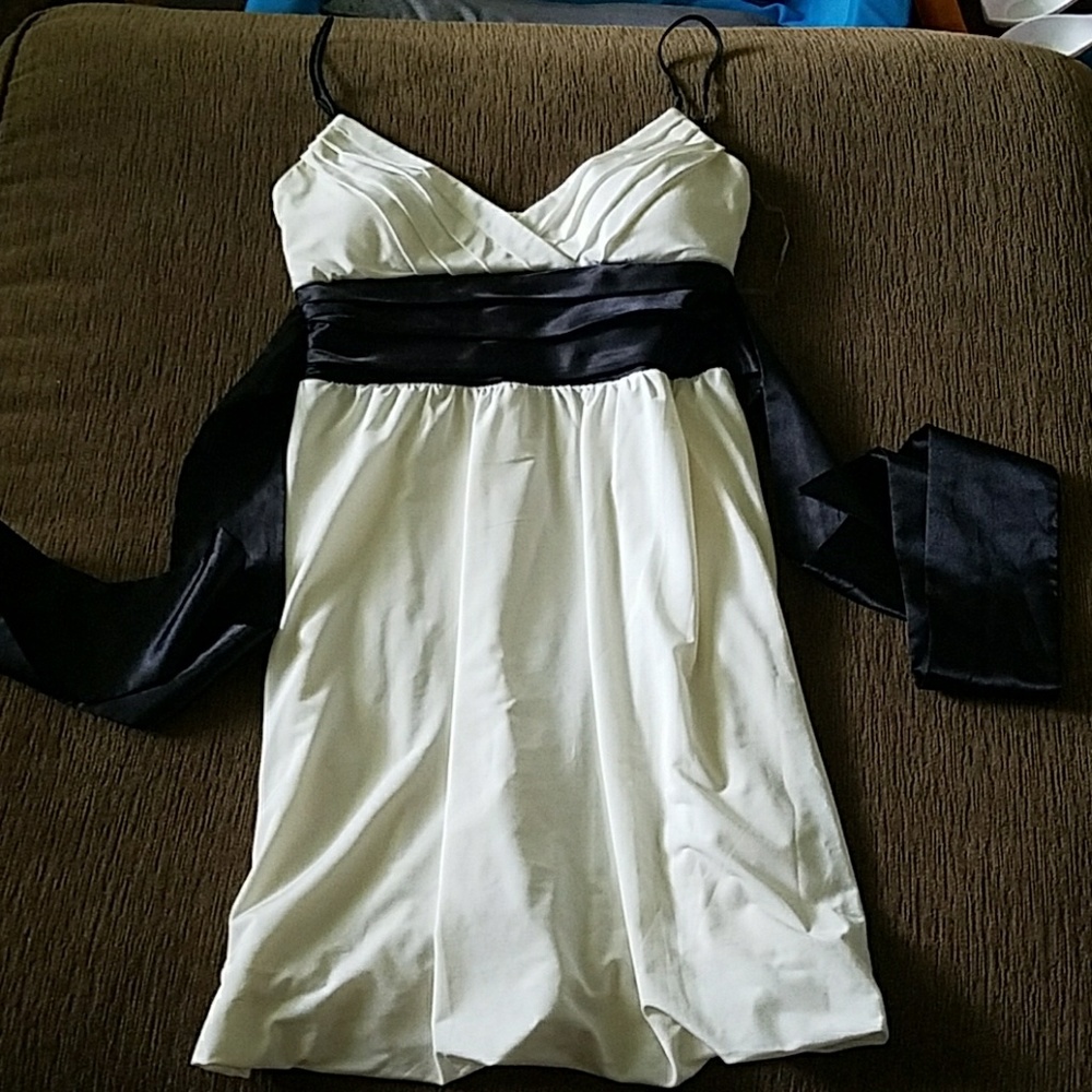 Short dress, spahetti strap with tie back